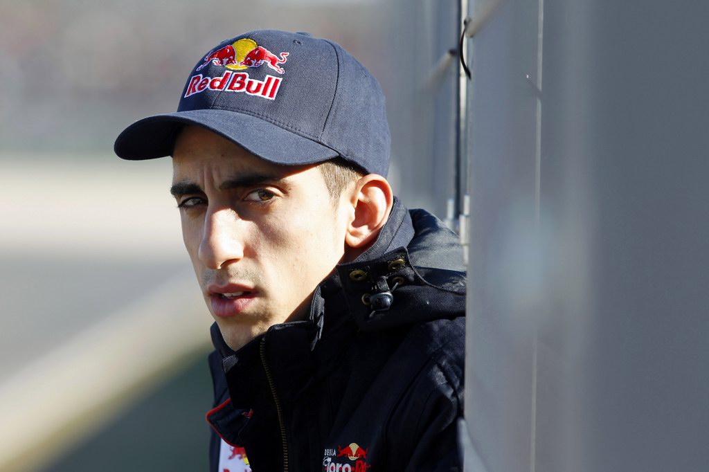 Test Valencia primi km, 2010 Formula One Testing
Valencia, Spain. 1st February 2010.
Sebastien Buemi, Toro Rosso STR5 Ferrari. Portrait. 
World Copyright: Andrew Ferraro /LAT Photographic 
ref: Digital Image _Q0C0862